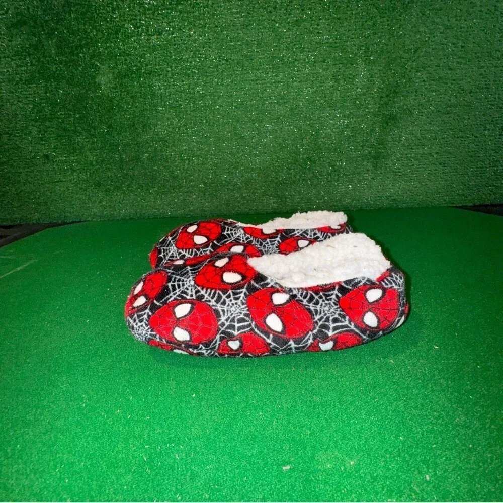 Spider‎ Man Boys Print Slippers Faux Sherpa Lining Boys Kids Size Small/Medium